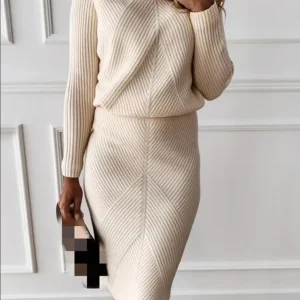 Pull à col roulé et jupe slim pour femme