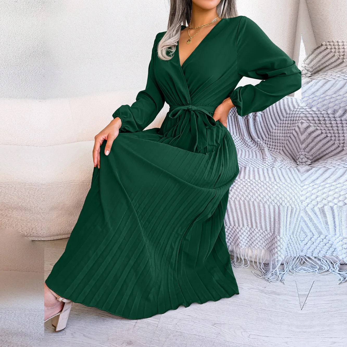 Robe longue plissée à col en V pour femme