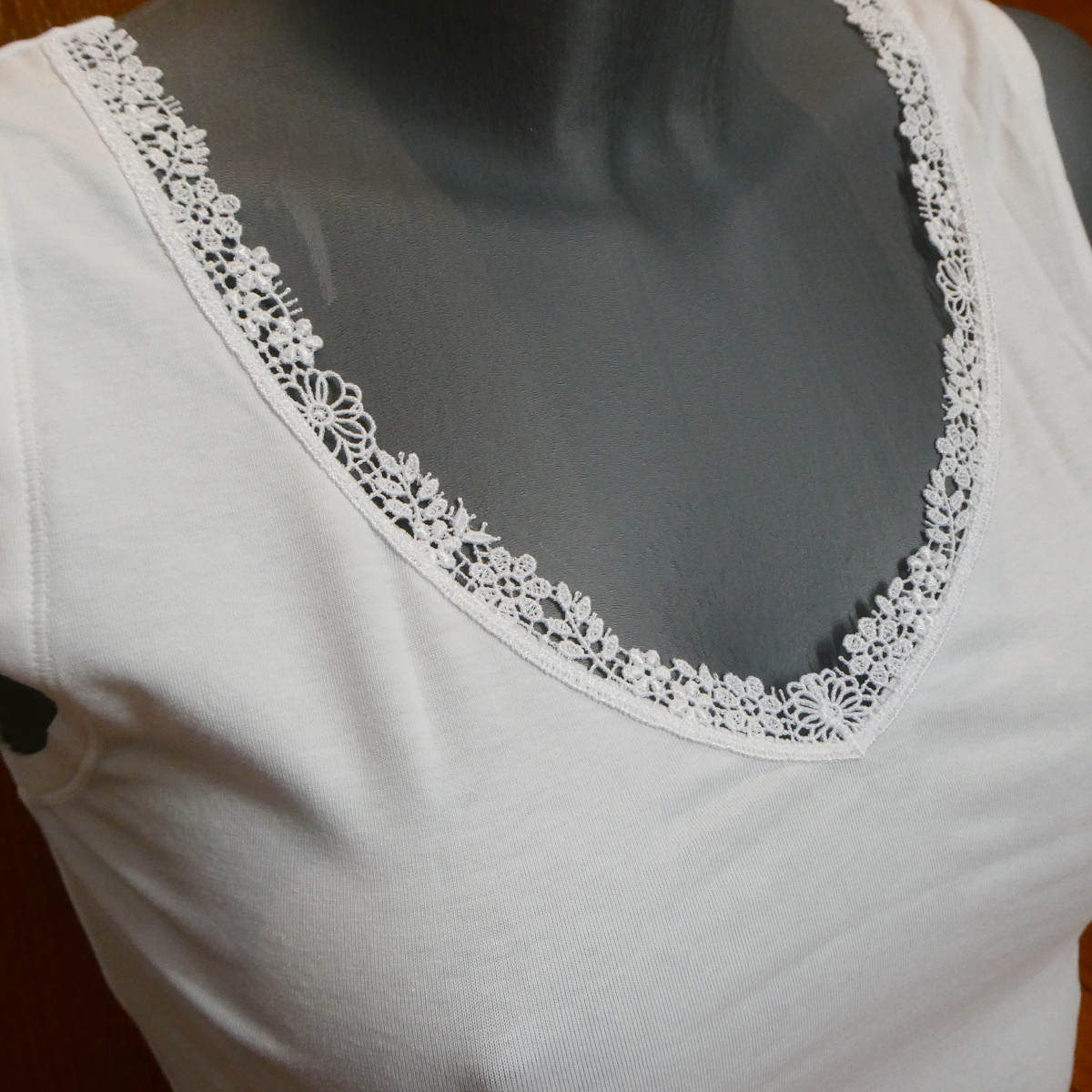 DEBARDEUR BLANC FLORA – JANIRA